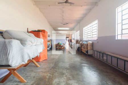 Casa à venda com 340m², 3 quartos e 2 vagasArmazém 