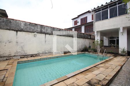 Casa de condomínio à venda com 251m², 4 quartos e 2 vagasPiscina