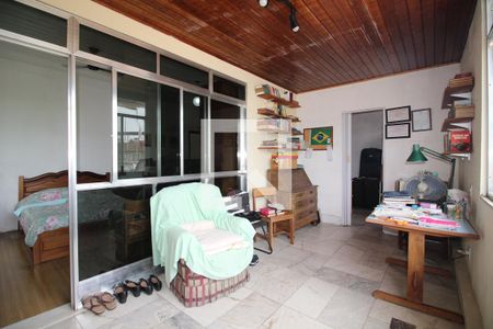 Casa de condomínio à venda com 251m², 4 quartos e 2 vagasQuarto 1 - Escritório da Suíte