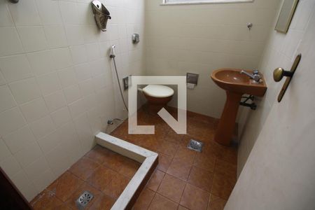 Casa de condomínio à venda com 251m², 4 quartos e 2 vagasBanheiro Social