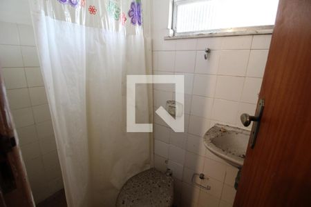 Casa de condomínio à venda com 251m², 4 quartos e 2 vagasBanheiro de Serviço