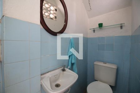 Casa de condomínio à venda com 251m², 4 quartos e 2 vagasBanheiro de Serviço da Área Externa