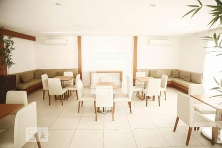 Apartamento à venda com 68m², 3 quartos e sem vagaÁrea comum