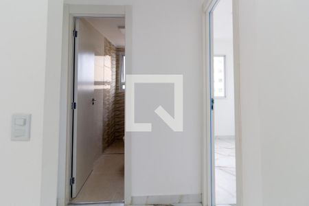 Corredor de apartamento para alugar com 2 quartos, 43m² em Várzea da Barra Funda, São Paulo