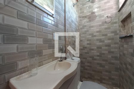 Casa à venda com 250m², 5 quartos e 2 vagas Casa à venda com 250m², 5 quartos e 2 vagasBanheiro da Suíte