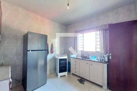 Casa à venda com 250m², 5 quartos e 2 vagas Casa à venda com 250m², 5 quartos e 2 vagasCozinha