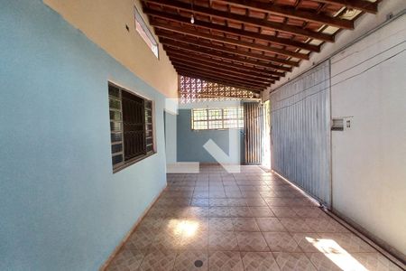 Casa à venda com 250m², 5 quartos e 2 vagas Casa à venda com 250m², 5 quartos e 2 vagasFrente do Prédio