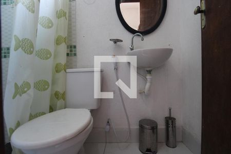 Banheiro de kitnet/studio para alugar com 1 quarto, 43m² em Curicica, Rio de Janeiro