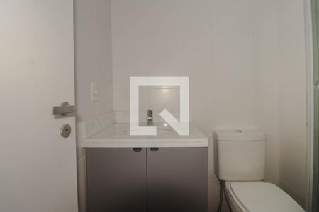 Banheiro de apartamento à venda com 1 quarto, 40m² em Jardim do Salso, Porto Alegre