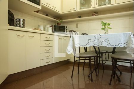 Apartamento à venda com 124m², 4 quartos e 3 vagasCozinha