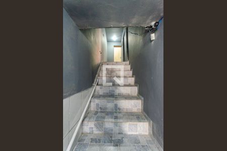Escada de kitnet/studio para alugar com 1 quarto, 22m² em Jardim Paqueta (zona Norte), São Paulo