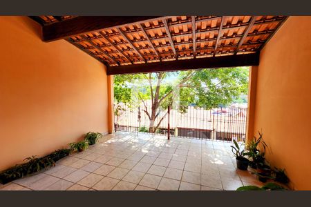 Casa à venda com 191m², 3 quartos e 1 vaga Casa à venda com 191m², 3 quartos e 1 vagaVaranda do quarto