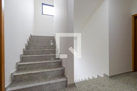 Apartamento para alugar com 45m², 1 quarto e 1 vaga Apartamento para alugar com 45m², 1 quarto e 1 vagaÁrea comum - Escadas