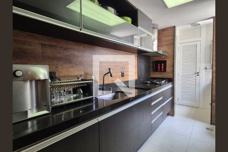 Apartamento à venda com 180m², 3 quartos e 2 vagasCozinha