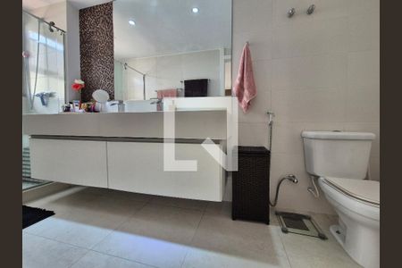 Apartamento à venda com 180m², 3 quartos e 2 vagasBanheiro da Suite 2