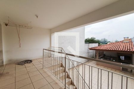 Casa à venda com 232m², 3 quartos e 2 vagasQuintal - fundo