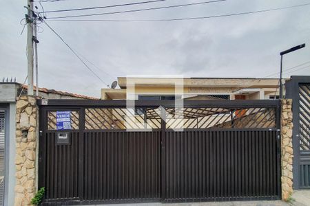 Casa à venda com 232m², 3 quartos e 2 vagasFachada