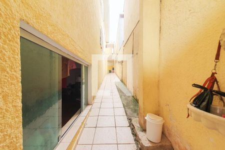 Casa à venda com 232m², 3 quartos e 2 vagasQuintal - lateral