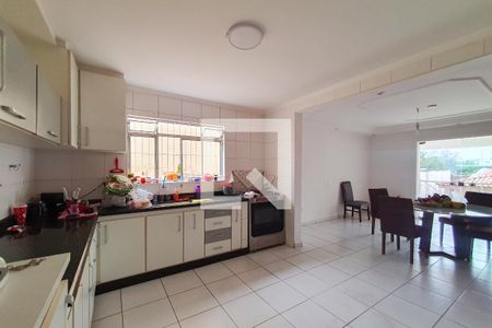 Casa à venda com 232m², 3 quartos e 2 vagasCozinha - Armários