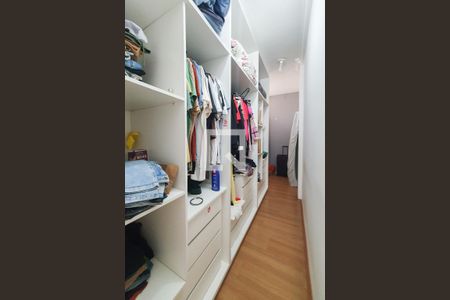 Casa à venda com 232m², 3 quartos e 2 vagasQuarto 1 ( Suíte ) - closet