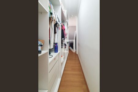 Casa à venda com 232m², 3 quartos e 2 vagasQuarto 1 ( Suíte ) - closet