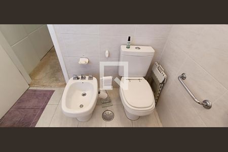 Apartamento à venda com 193m², 4 quartos e 4 vagasBanheiro da Suíte 3