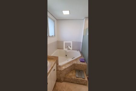 Apartamento à venda com 193m², 4 quartos e 4 vagasBanheiro da Suíte 3