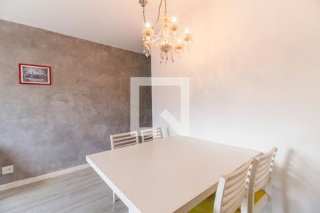 Sala de TV de apartamento à venda com 2 quartos, 62m² em Jardim Tupanci, Barueri