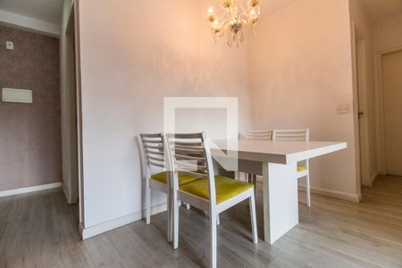 Sala de TV de apartamento à venda com 2 quartos, 62m² em Jardim Tupanci, Barueri