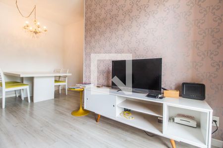 Sala de TV de apartamento à venda com 2 quartos, 62m² em Jardim Tupanci, Barueri