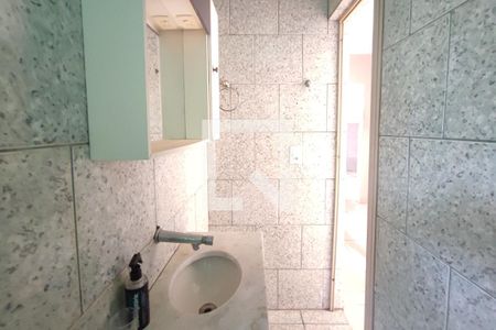 Casa à venda com 215m², 5 quartos e 2 vagas Casa à venda com 215m², 5 quartos e 2 vagasEdícula - Banheiro