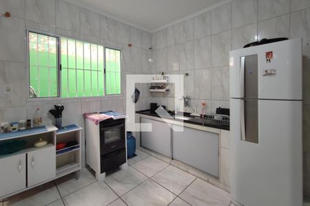 Casa à venda com 215m², 5 quartos e 2 vagas Casa à venda com 215m², 5 quartos e 2 vagasCozinha