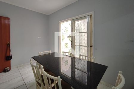 Casa à venda com 215m², 5 quartos e 2 vagas Casa à venda com 215m², 5 quartos e 2 vagasSala de Jantar