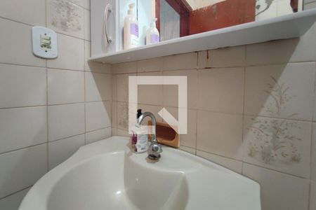 Casa à venda com 215m², 5 quartos e 2 vagas Casa à venda com 215m², 5 quartos e 2 vagasBanheiro