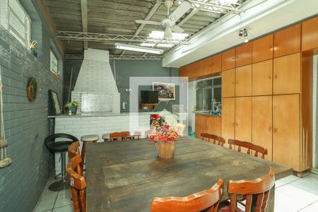 Casa à venda com 240m², 3 quartos e 2 vagas Casa à venda com 240m², 3 quartos e 2 vagasEspaço churrasqueira