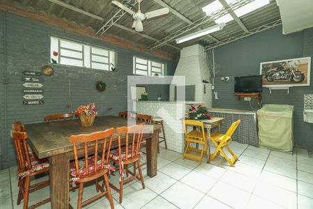 Casa à venda com 240m², 3 quartos e 2 vagas Casa à venda com 240m², 3 quartos e 2 vagasEspaço churrasqueira