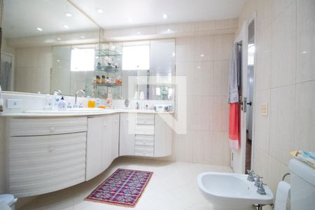 Apartamento à venda com 400m², 3 quartos e 1 vaga Apartamento à venda com 400m², 3 quartos e 1 vagaBanheiro da Suíte