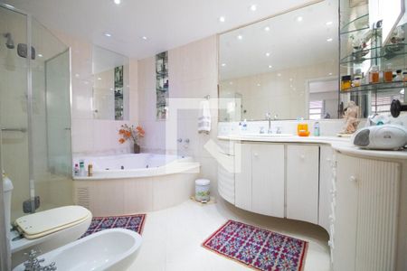 Apartamento à venda com 400m², 3 quartos e 1 vaga Apartamento à venda com 400m², 3 quartos e 1 vagaBanheiro da Suíte