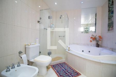 Apartamento à venda com 400m², 3 quartos e 1 vaga Apartamento à venda com 400m², 3 quartos e 1 vagaBanheiro da Suíte