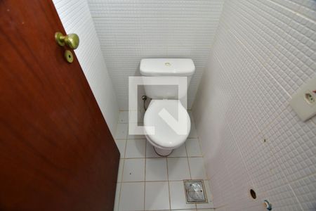 Casa de condomínio à venda com 153m², 3 quartos e 4 vagasBanheiro de serviço