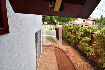 Casa de condomínio à venda com 153m², 3 quartos e 4 vagasBanheiro de serviço - Vista