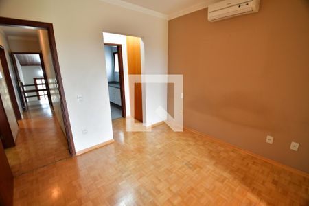 Casa de condomínio à venda com 153m², 3 quartos e 4 vagasQuarto 3 - Suíte