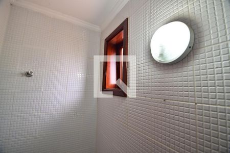 Casa de condomínio à venda com 153m², 3 quartos e 4 vagasBanheiro de serviço