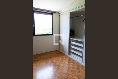 Casa de condomínio à venda com 150m², 4 quartos e 4 vagasSUITE