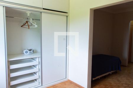 Casa de condomínio à venda com 150m², 4 quartos e 4 vagasSUITE