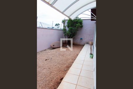 Casa de condomínio à venda com 150m², 4 quartos e 4 vagasÁREA EXTERNA FUNDOS