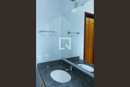 Casa de condomínio à venda com 150m², 4 quartos e 4 vagasBANHEIRO DA SUITE