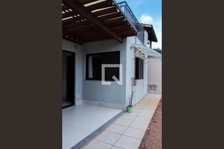 Casa de condomínio à venda com 150m², 4 quartos e 4 vagasÁREA EXTERNA FUNDOS