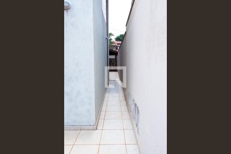 Casa de condomínio à venda com 150m², 4 quartos e 4 vagasCORREDOR LATERAL