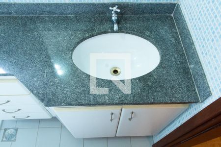 Casa de condomínio à venda com 150m², 4 quartos e 4 vagasBANHEIRO SOCIAL PISO SUPERIOR